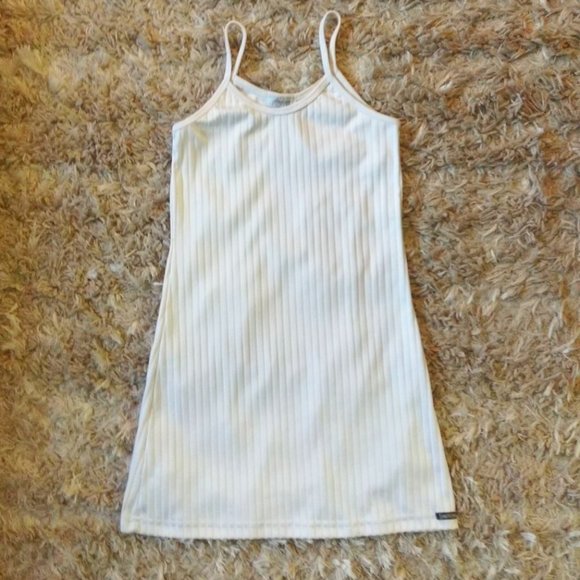 Vintage Y2K White Ribbed Slimming Tank Top - Picture 4 of 9